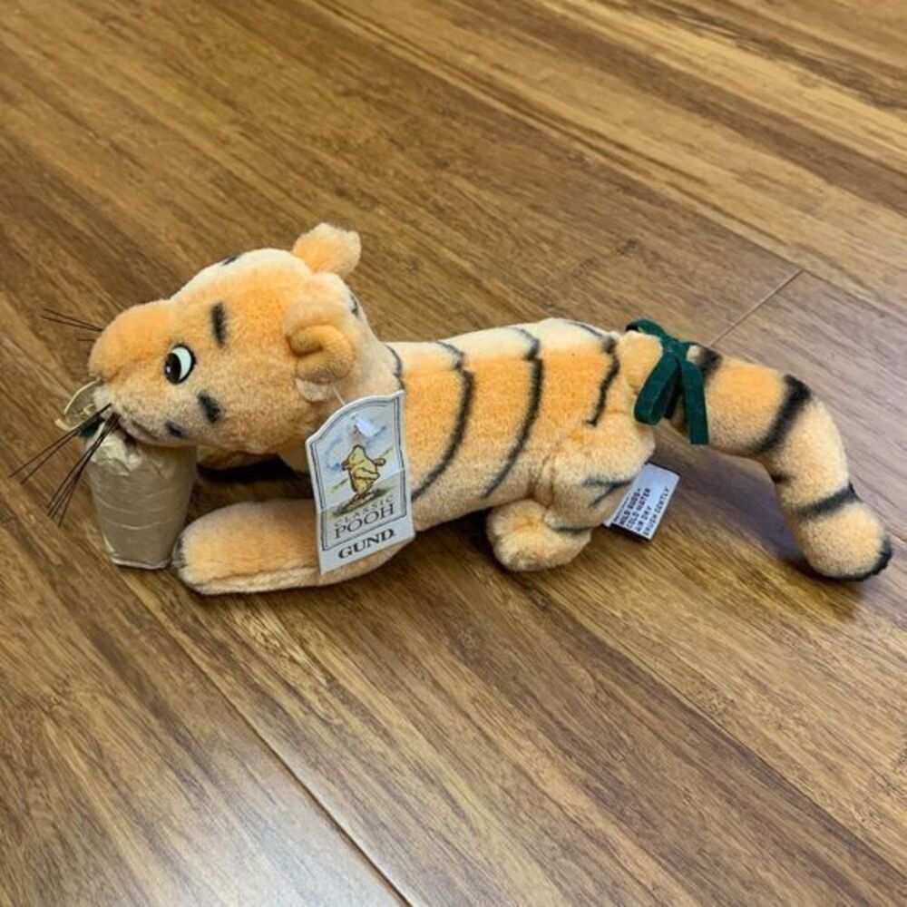 Disney Gund Vintage NWT Classic Pooh Tigger Holding Gift‎ Bag Small Plush Toy